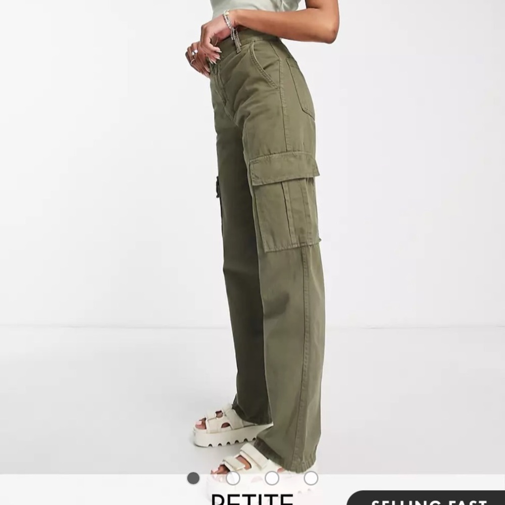 Stradivarius STR Petite straight leg cargo pants
